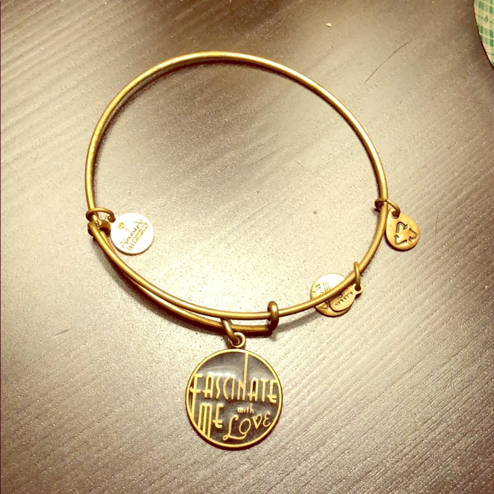 Fascinate me with love bangle